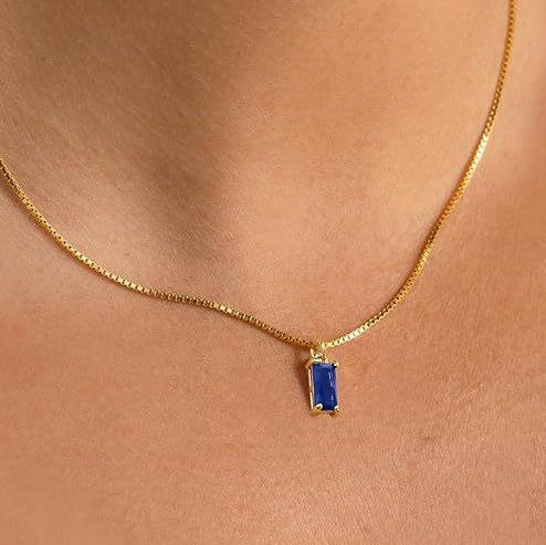 Minimalistický safírový náhrdelník s přívěškem | Bílé zlato